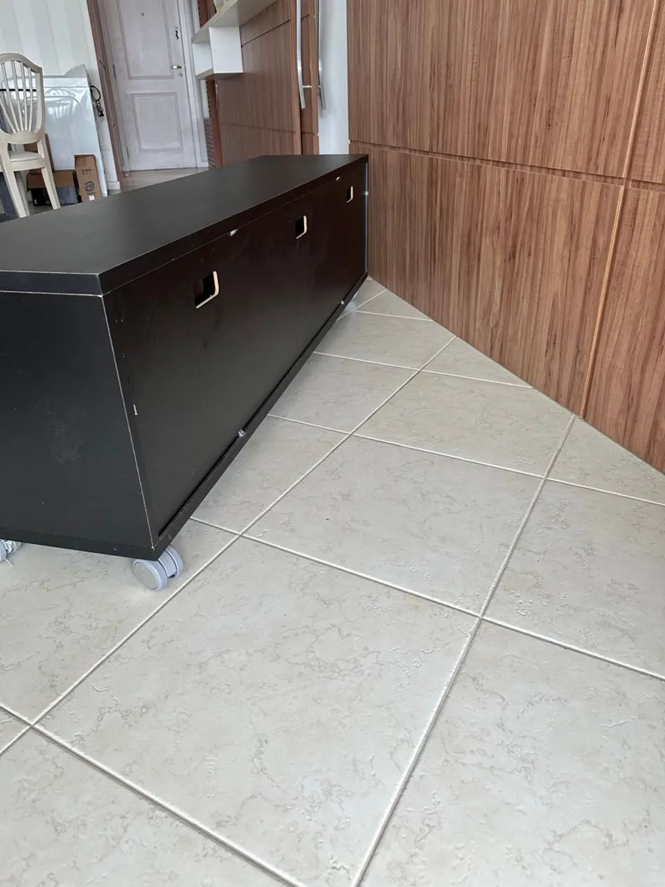 Rack de TV Preto com 2 Gavetas - Foto 5