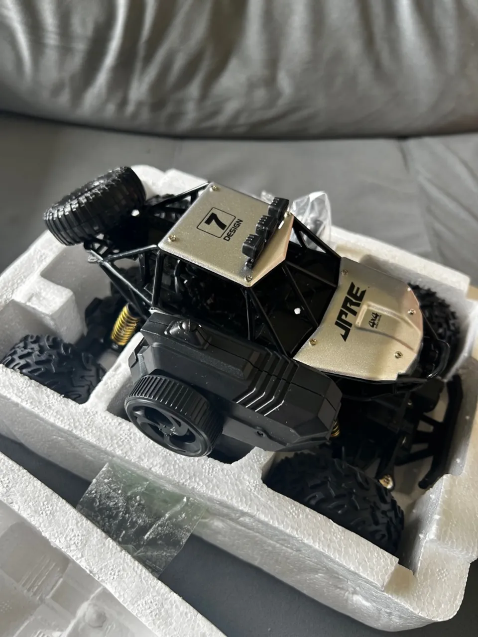 Carrinho Rc Controle remoto 28cm 4x4