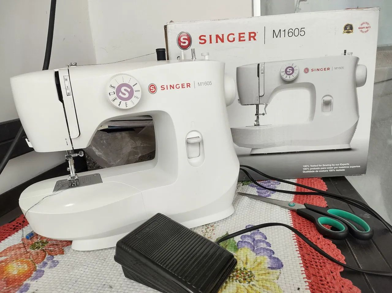 Máquina de Costura Singer M1605