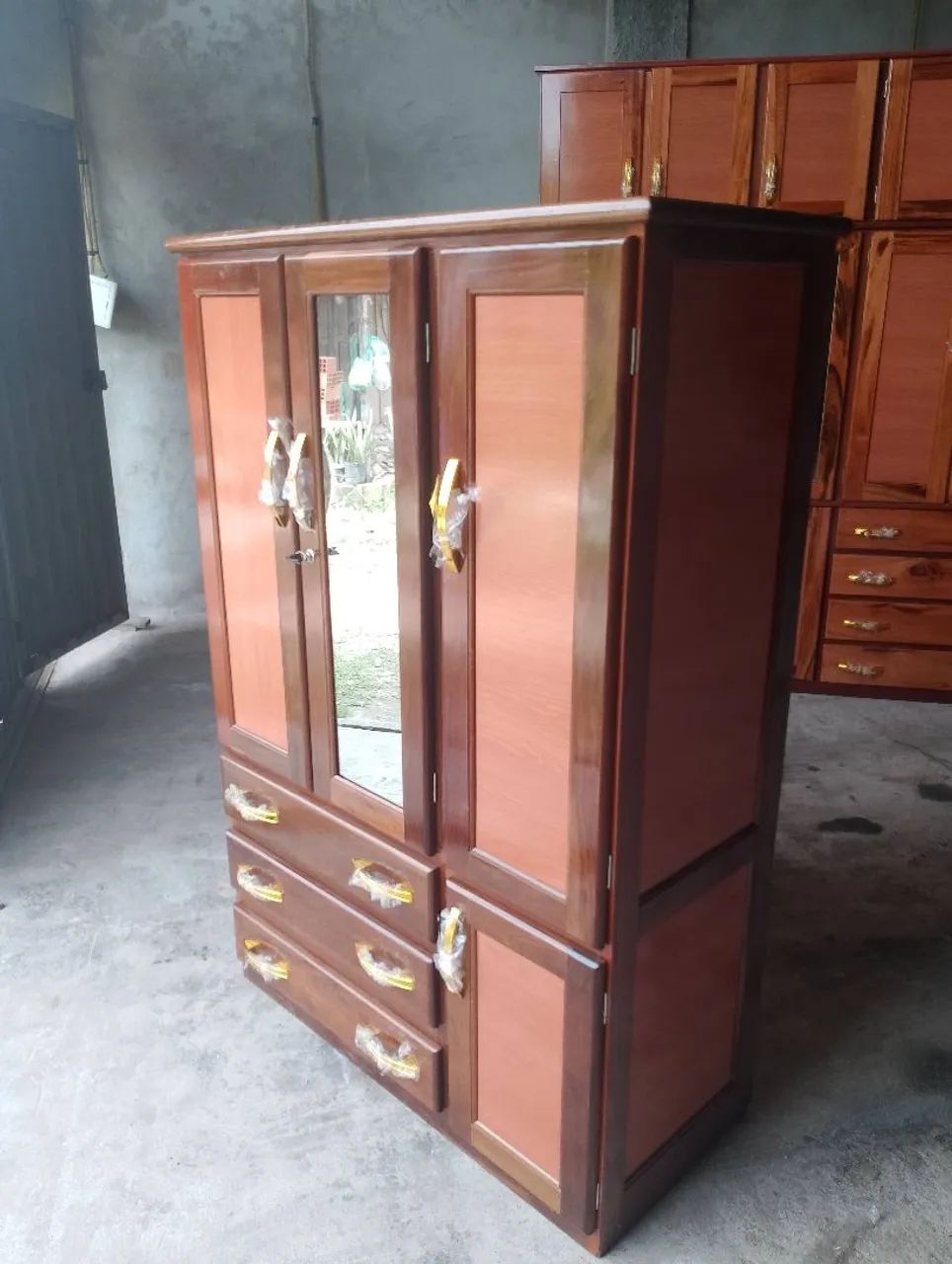 Guarda roupa de solteiro com espelho  - Foto 2
