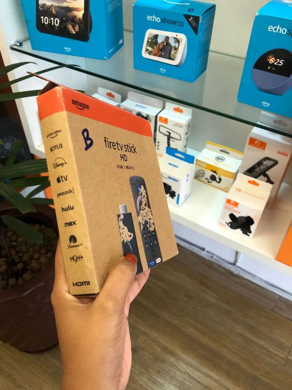 Fire TV Stick HD - 8GB - Wi-Fi 5 Novo Lacrado  - Foto 2