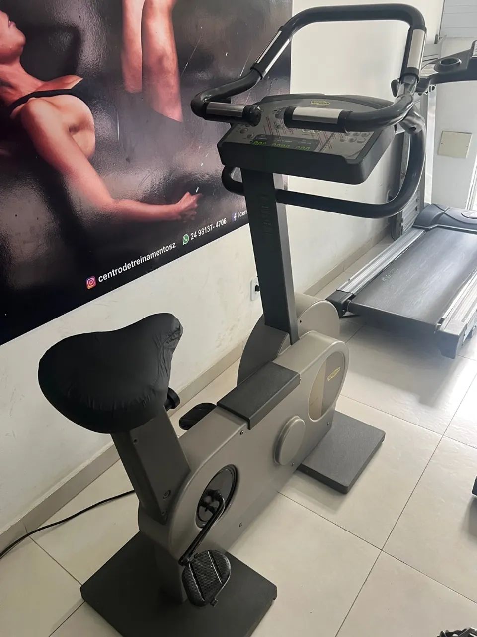Bicicleta Ergométrica Profissional - Academia