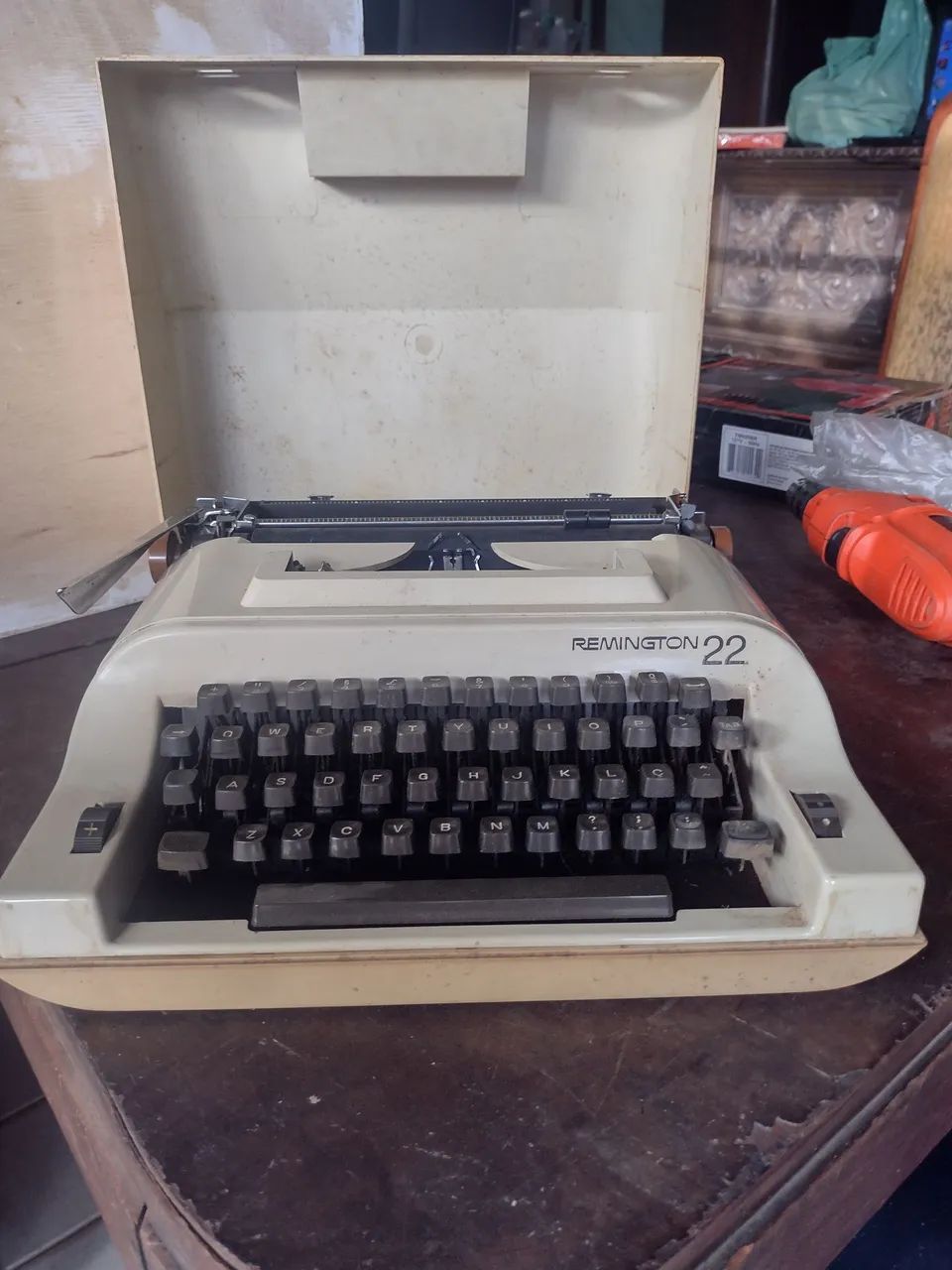 Máquina de escrever antiga Remington 22