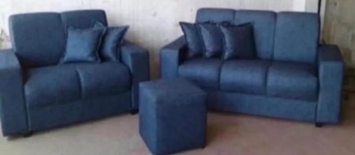 Conjunto de Sofá com Puff e Almofadas