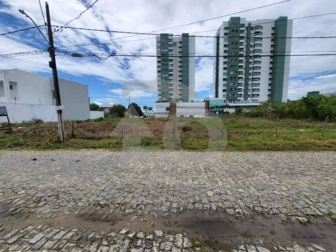 Terreno com 220m² no Bairro Atalaia em Aracaju.