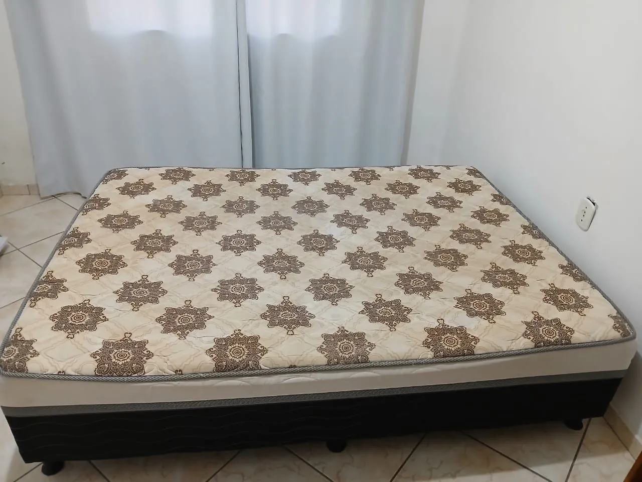Cama usada ,em boas condições.