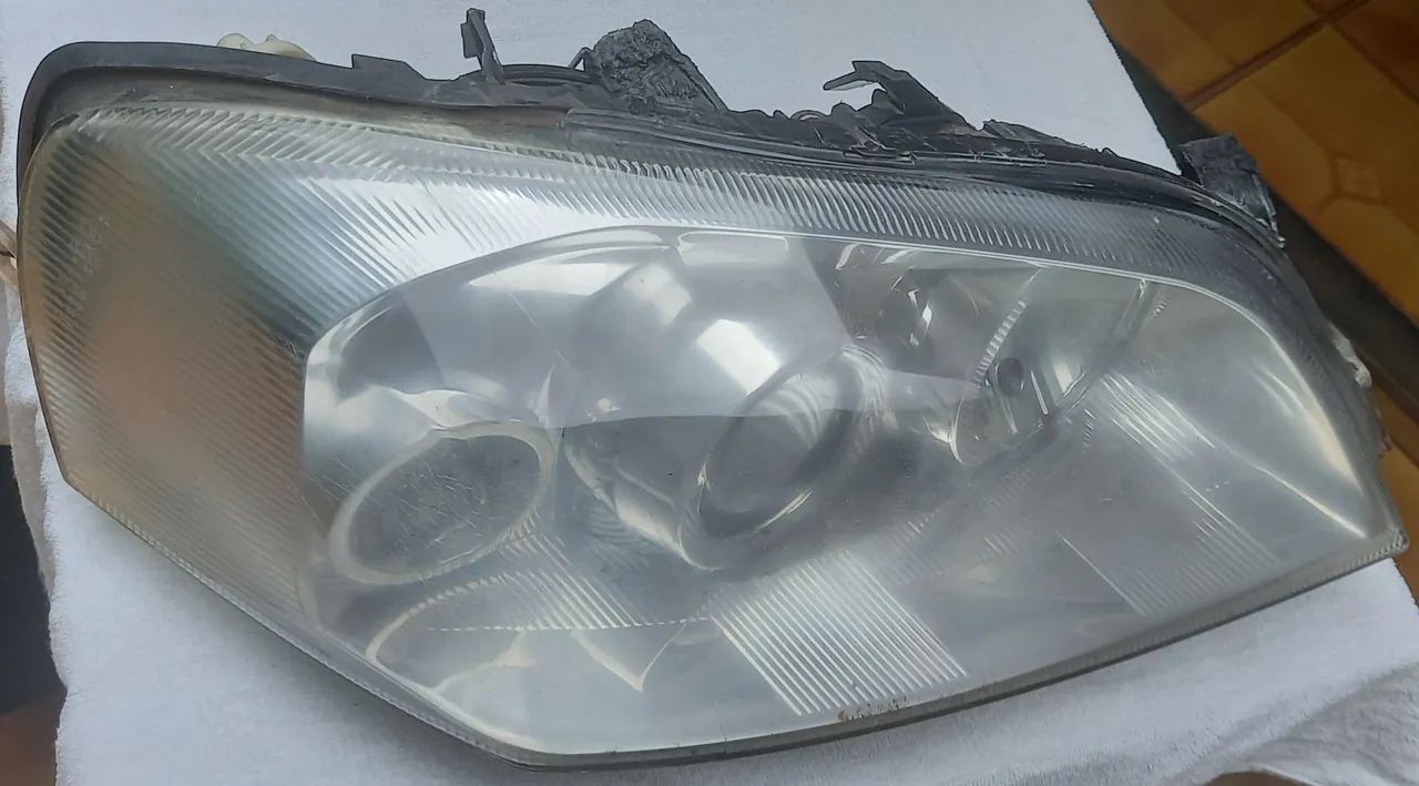Farol do Chevrolet Astra 2003/2011 usado lado direito para restaurar ou aproveitar peças  - Foto 4