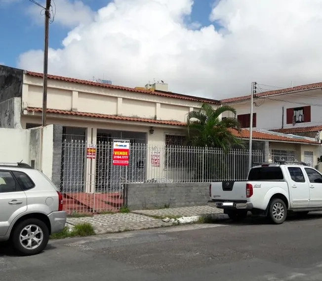 Casa com 181 m², em excelente localização No Bairro Suissa