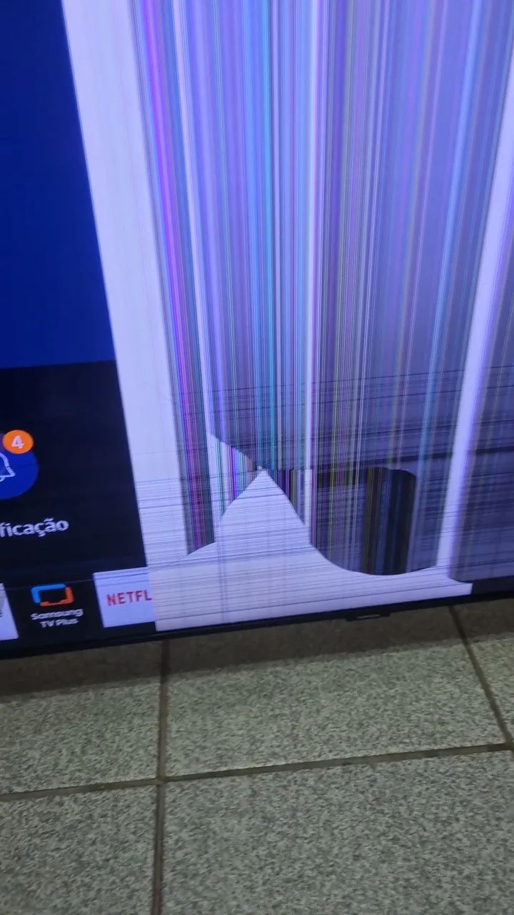TV Samsung com tela danificada