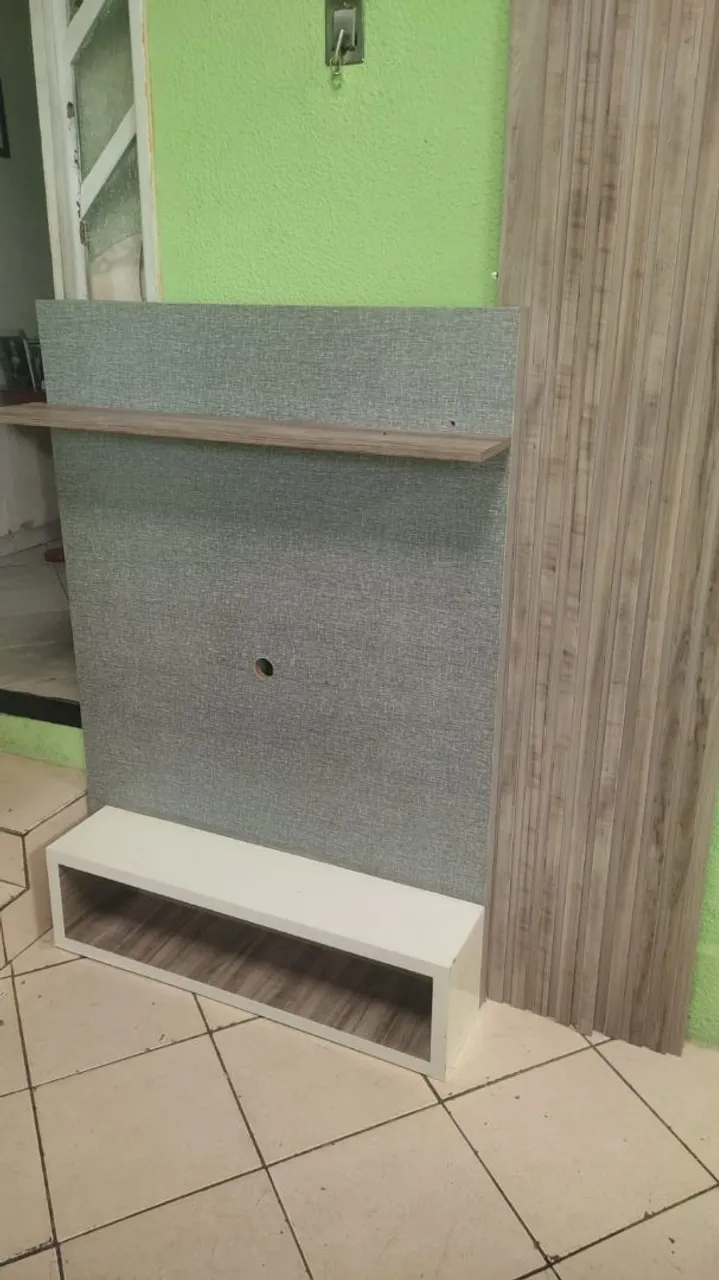 Painel para TV com Prateleira