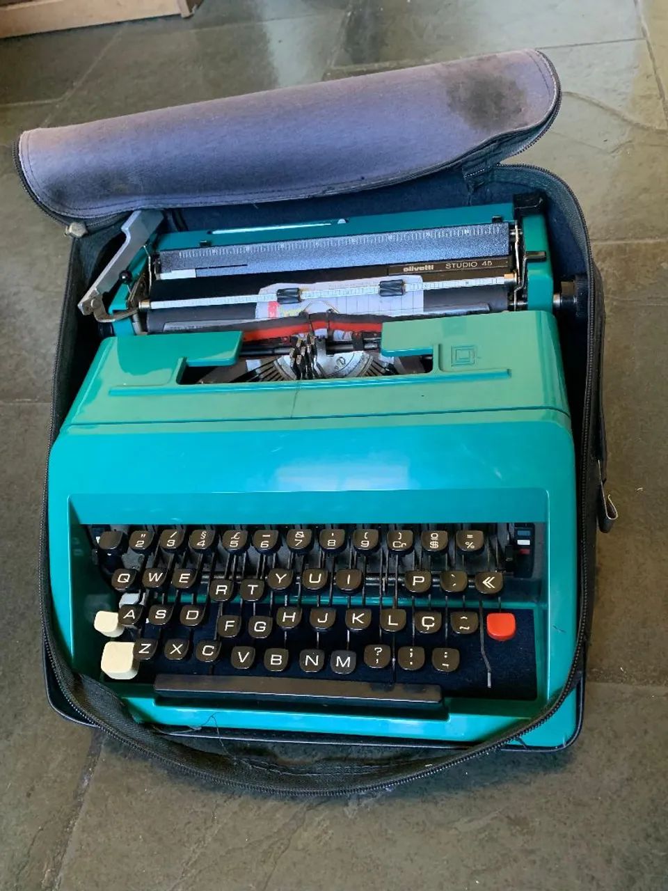 Máquina de escrever Olivetti Studio 45 64661943634049122