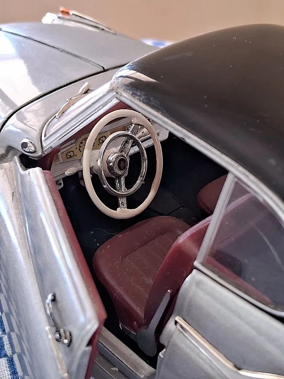 Miniatura Revell Borgward Isabella 1:18 - Foto 2