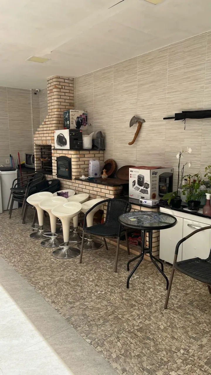 VENDO PRÉDIO EM AVENIDA COMERCIAL QN 18, RIACHO FUNDO II