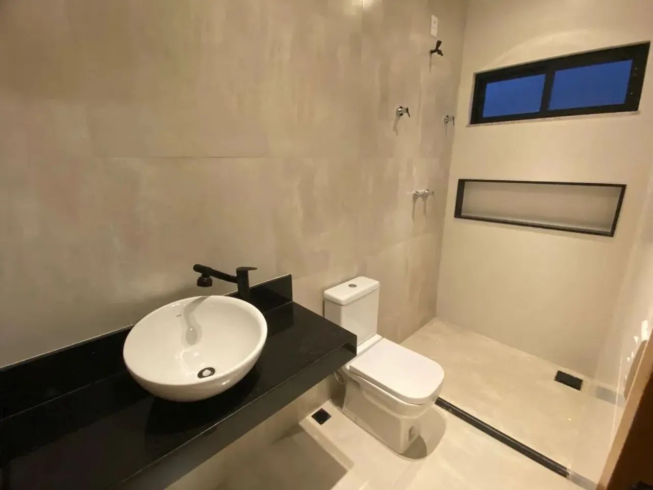 Casa para Venda em Rio das Ostras, Alphaville, 4 dormitórios, 4 suítes, 5 banheiros, 4 vag - Foto 4