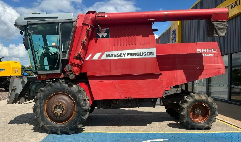 Colheitadeira Massey Ferguson 5650