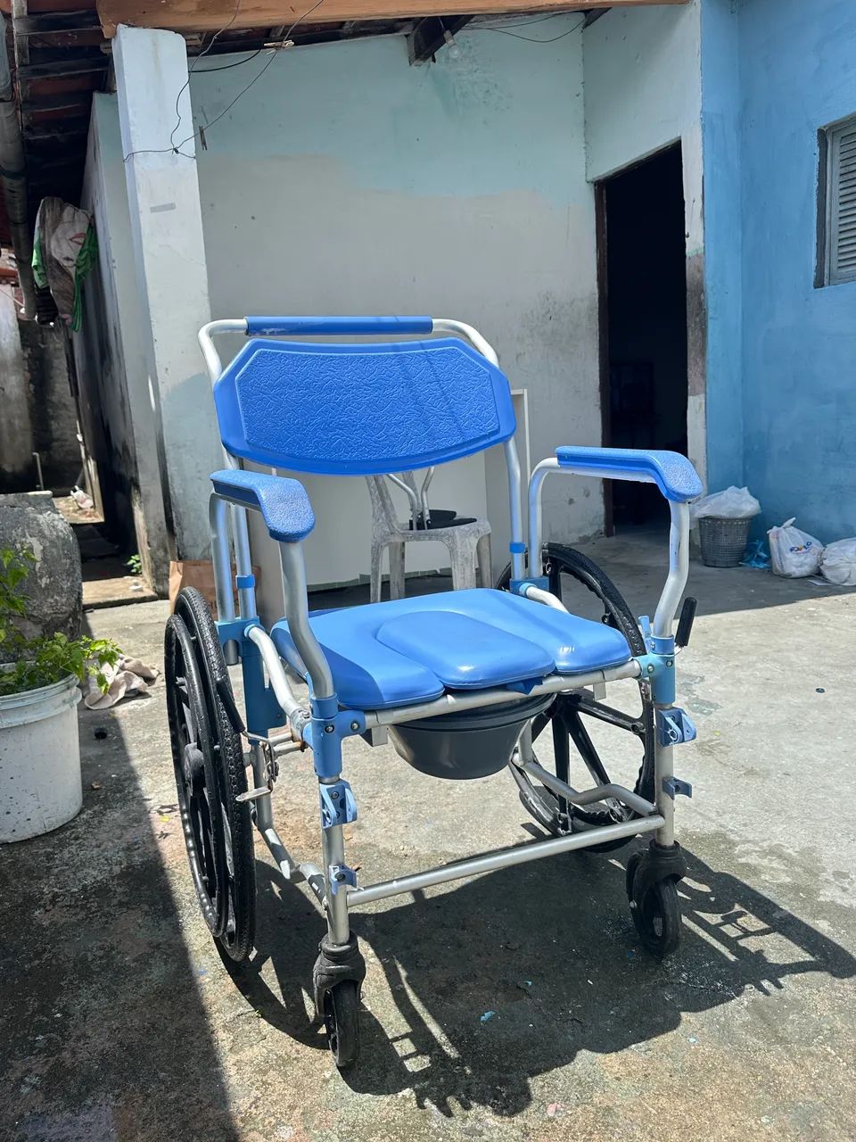 Cadeira de banho com rodas  - Foto 5