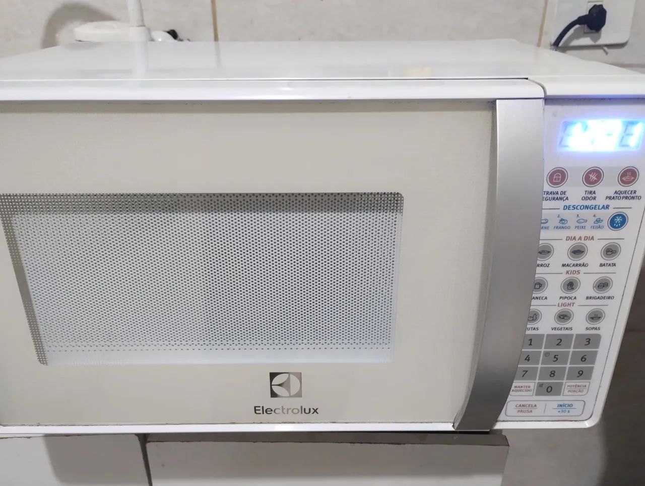 Microondas Eletrolux mt03 e Airfryer mondial naf03