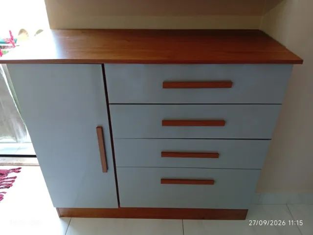 Comoda 4 gavetas e 1 porta semi nova  em perfeito estado.  - Foto 4