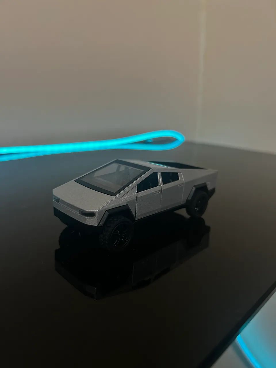 MINIATURA CYBERTRUCK - Foto 5