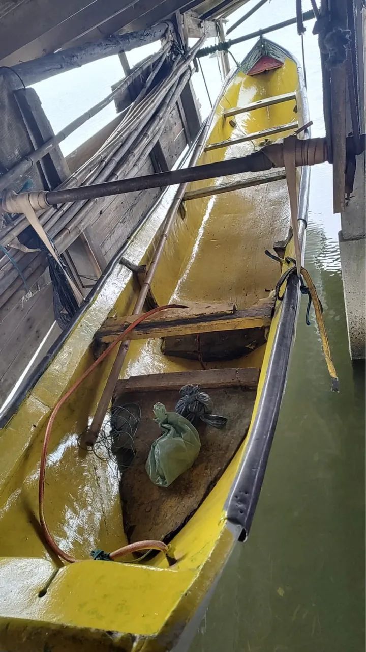 Canoa de Canela com motor