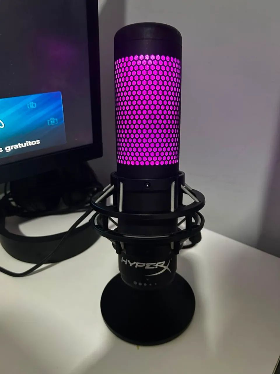 Microfone condensador hyperx quadcast 