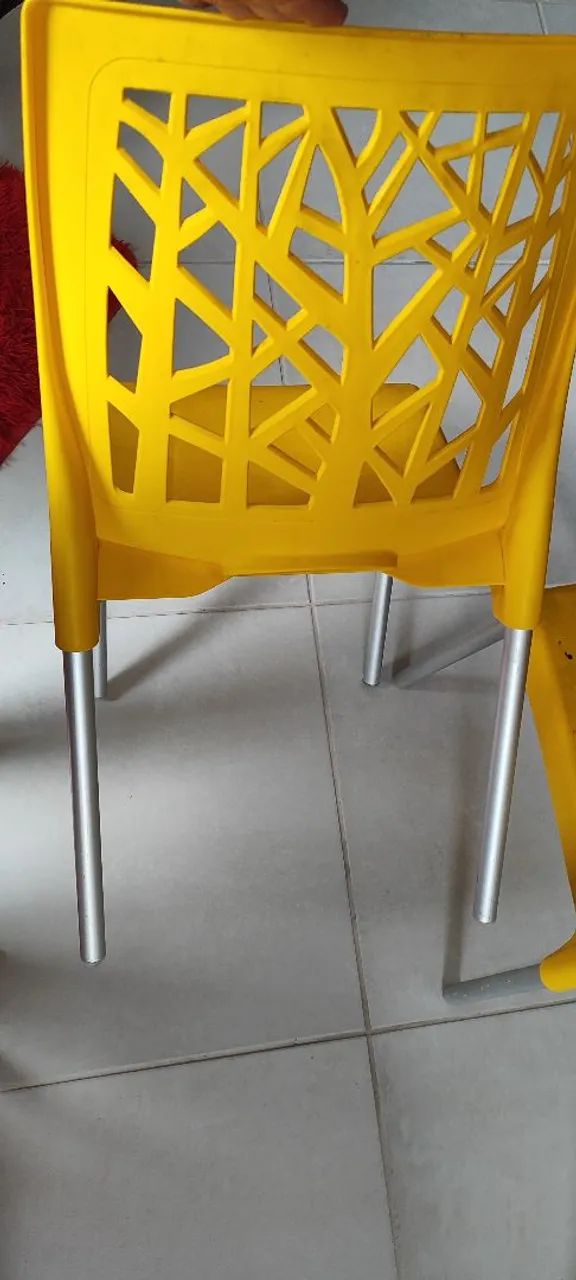 Cadeiras Plástica Chique - Bem Conservadas - Foto 2
