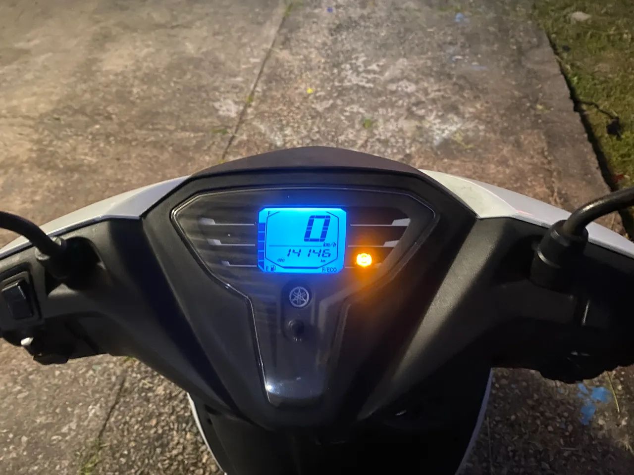 YAMAHA FLUO 125  - Foto 2