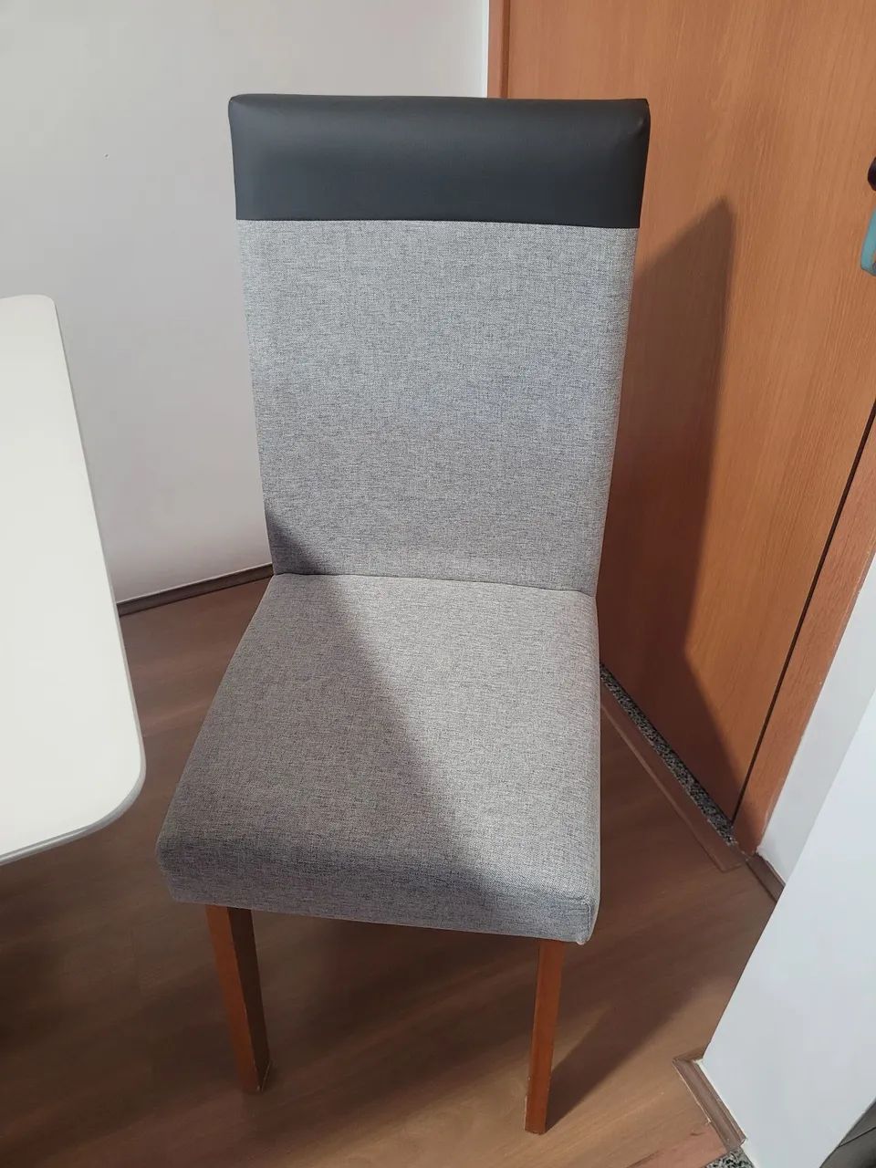 Vendo mesa com 4 cadeira - Foto 3