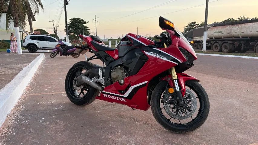 CBR1000RR FIREBLADE 2017/18 - Foto 2