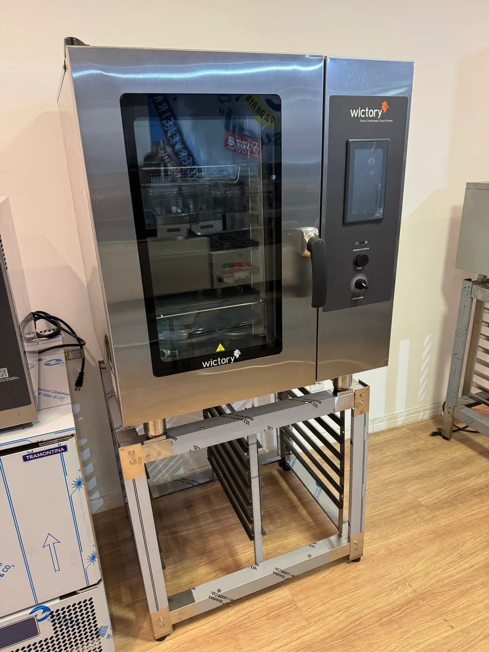 Forno Combinado Touch Screen 8 gns com cavalete trifásico 380w