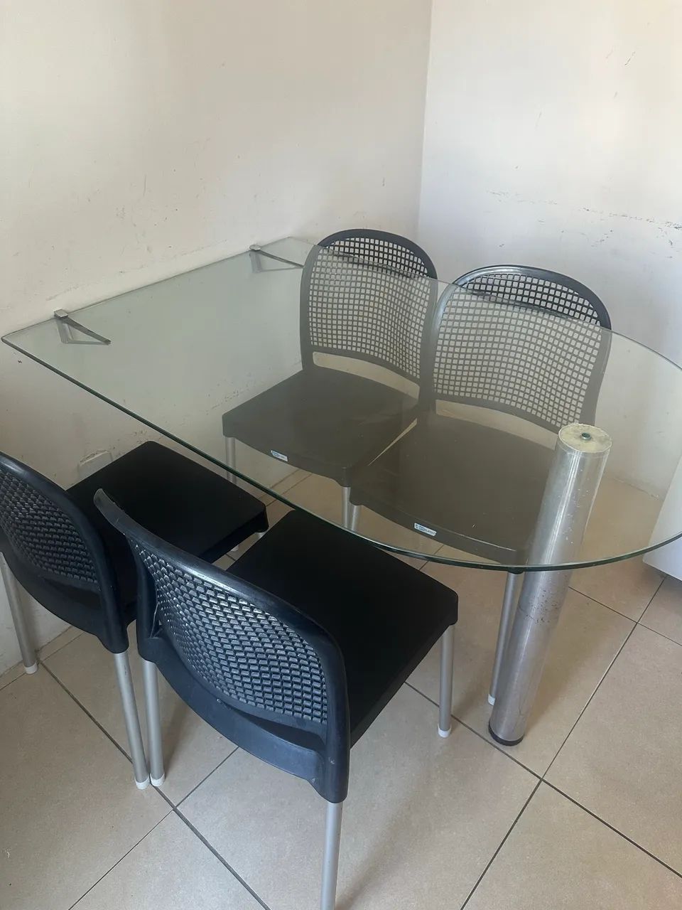 Mesa de jantar de vidro com 4 cadeiras  - Foto 3