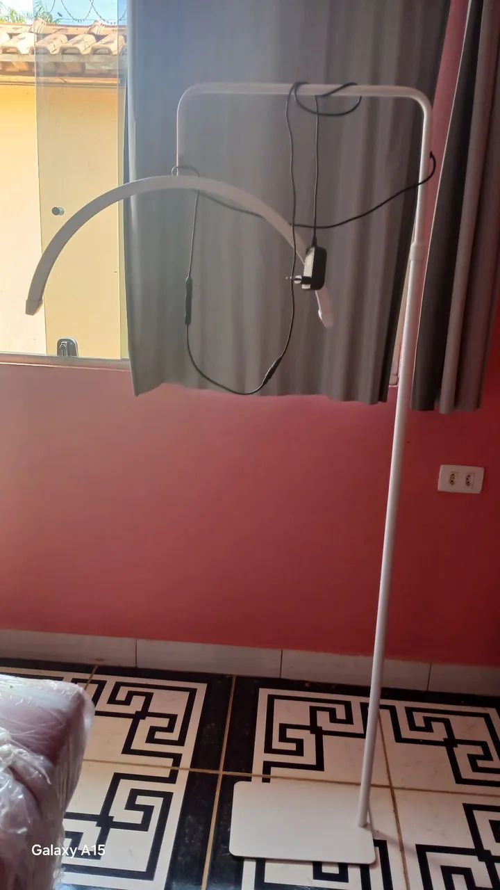 Maca rosa e Luminária Arco Meia Lua com Base de Chão Uso para Estética e Decoração - Foto 3