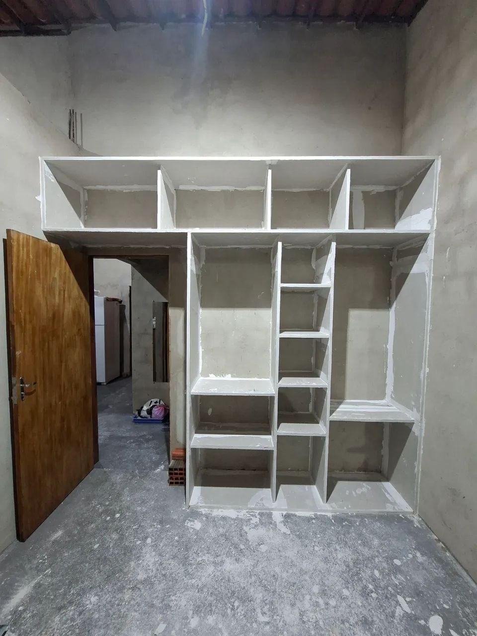 Guarda-roupa de gesso 