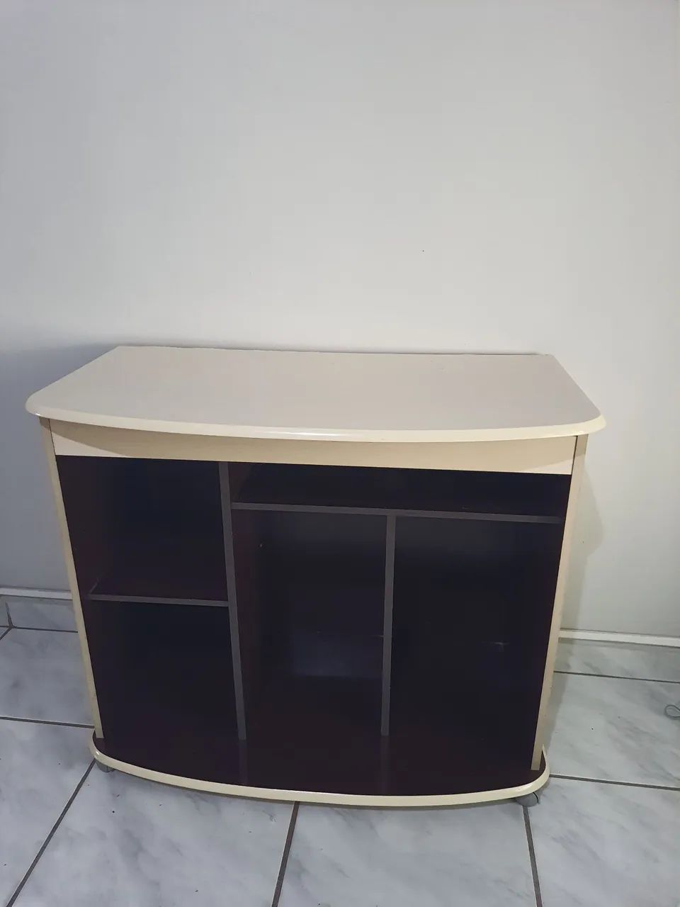 Estante com rodinhas 