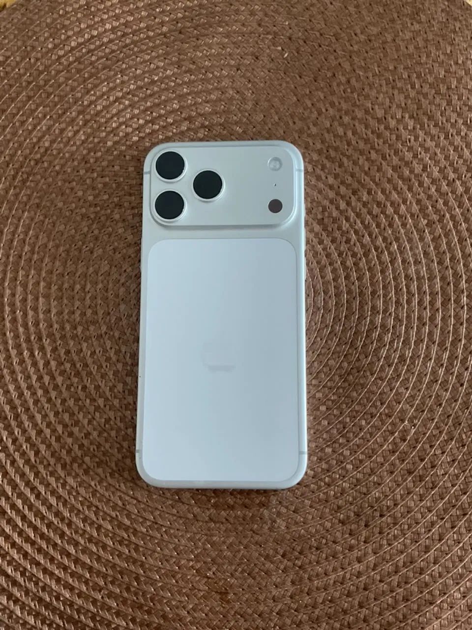iPhone 17 pro max silver
