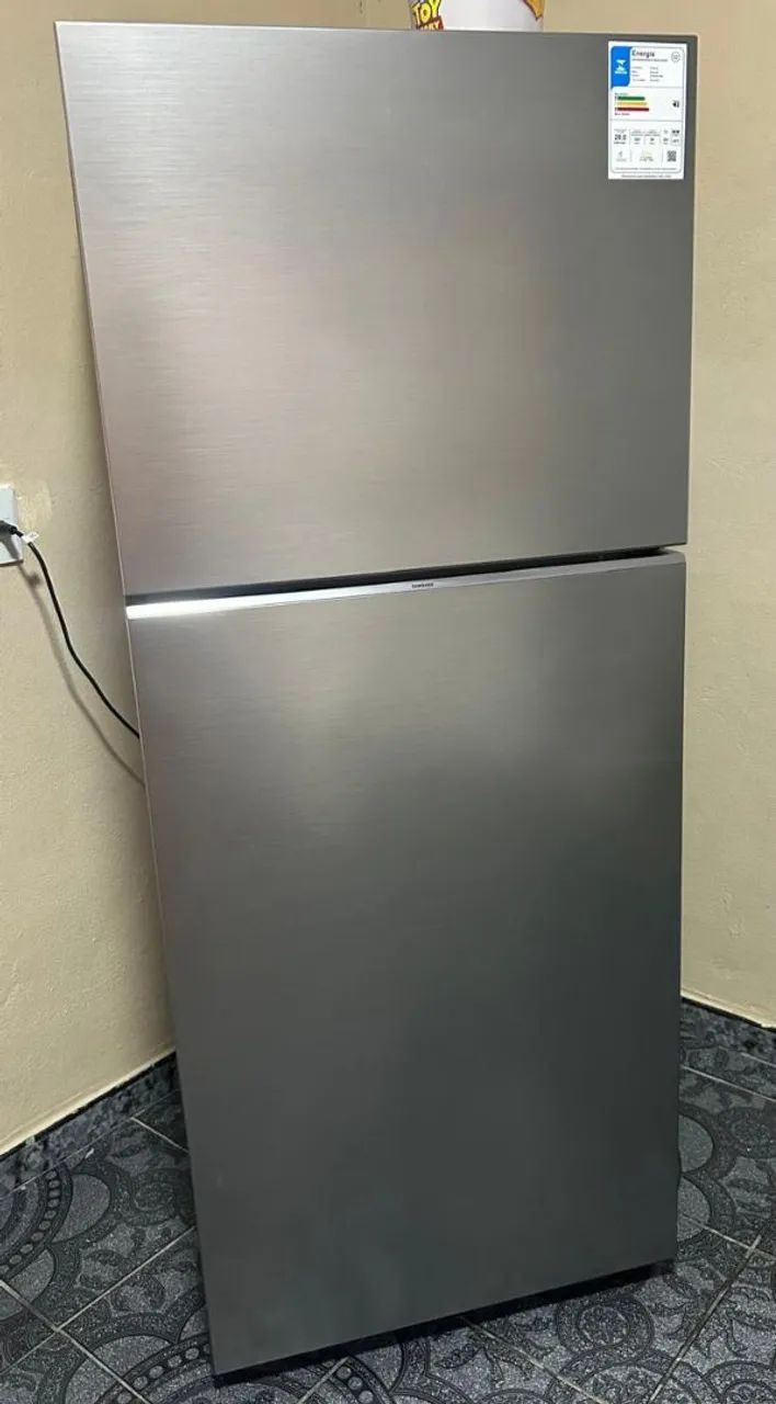 Geladeira semi nova 
