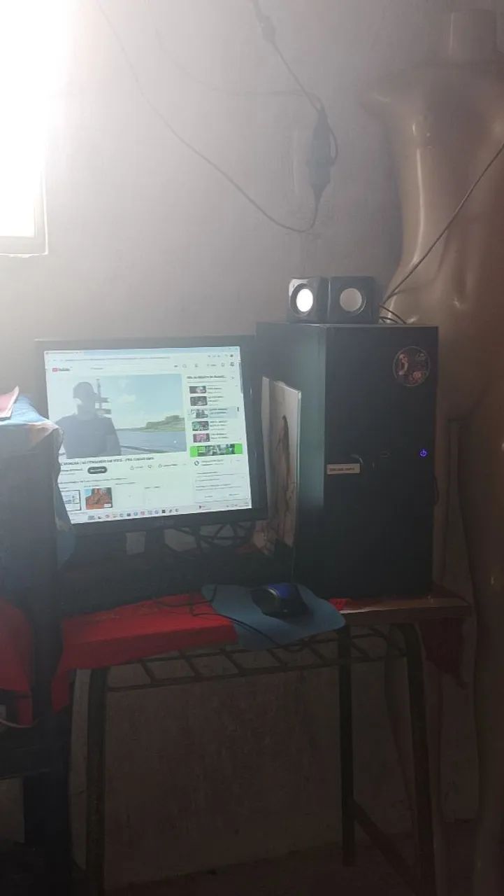 Ven-se um computador completo 