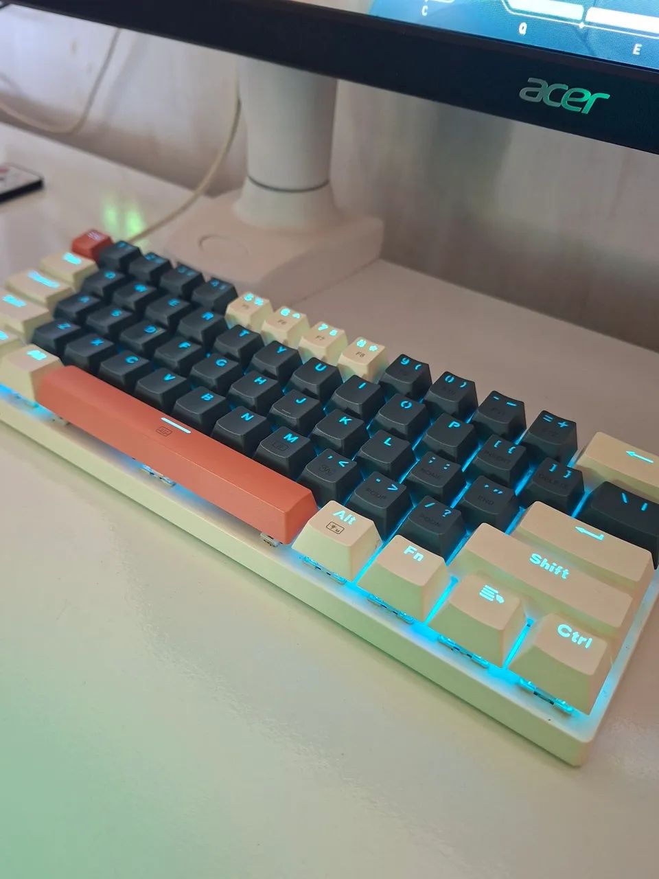 VENDO MIC E TECLADO MECÂNICO  - Foto 2