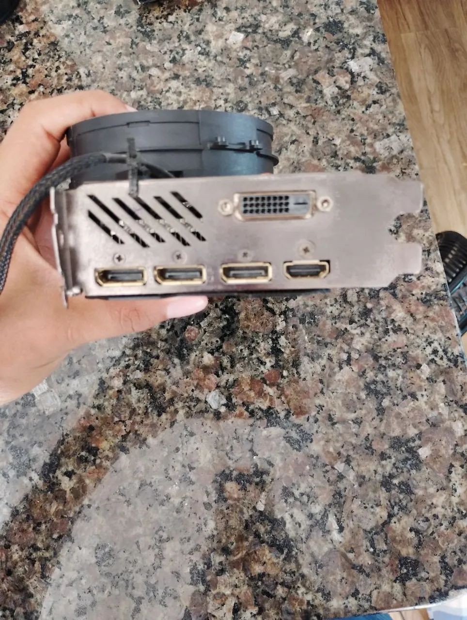 PLACA DE VIDEO RX570 4G GIGABYTE  - Foto 2