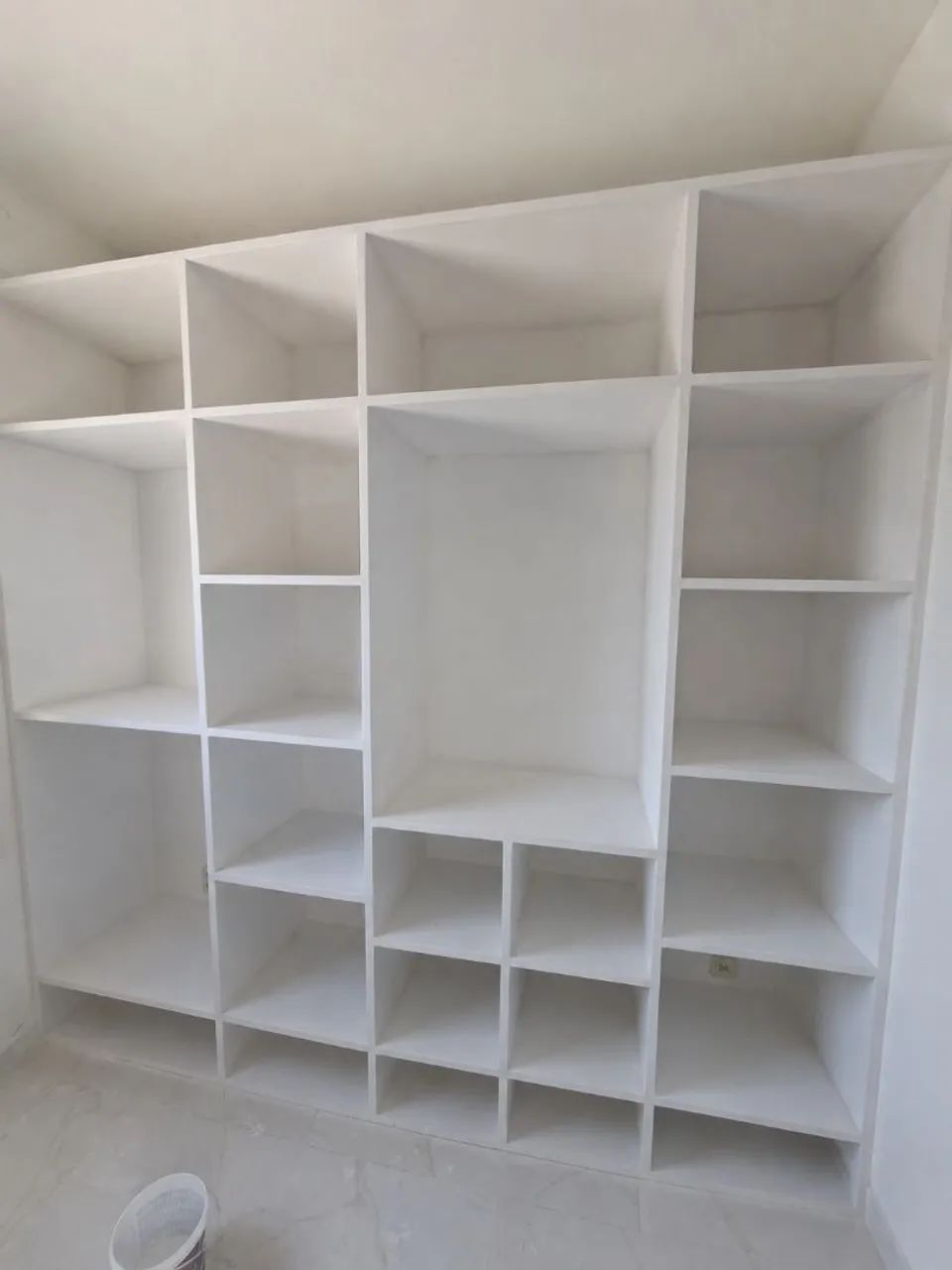 Guarda-roupa de gesso 