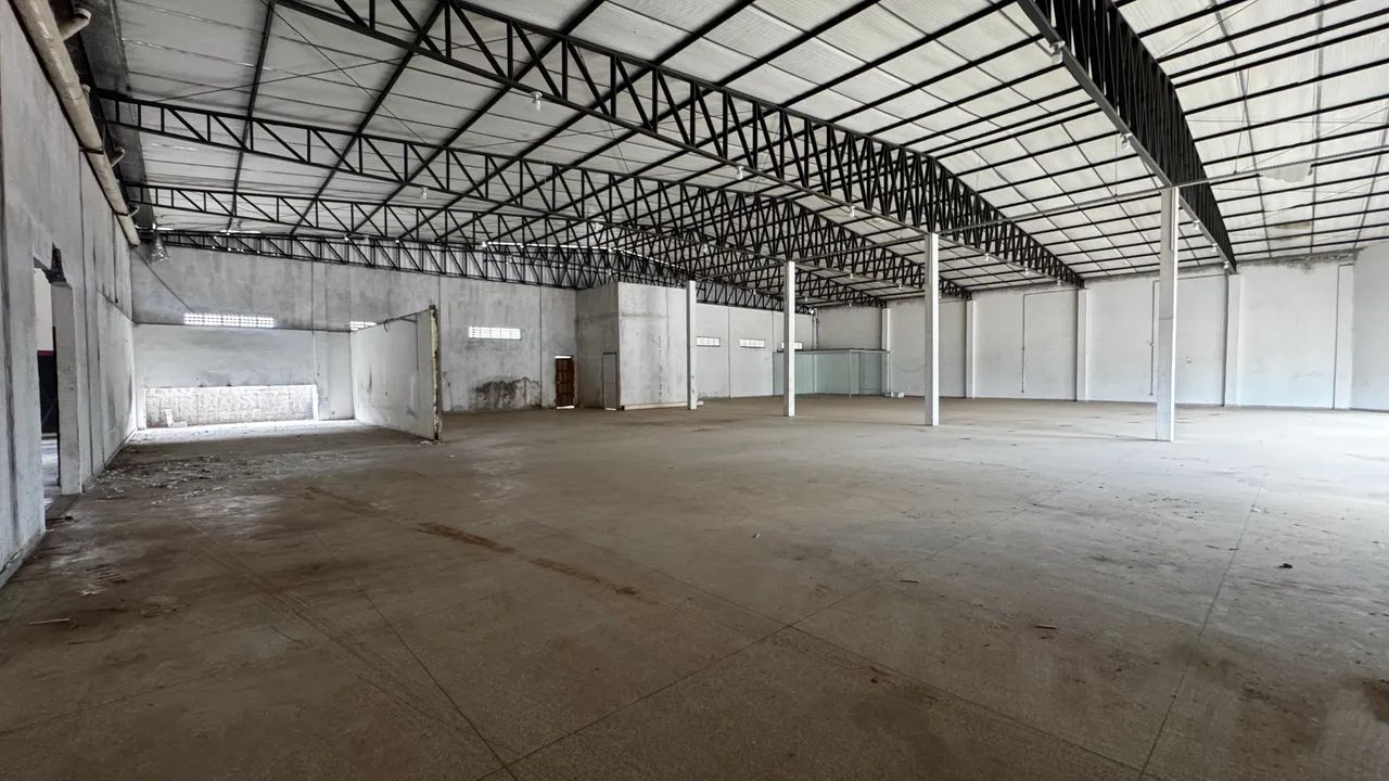 ALUGA-SE GALPÃO COMERCIAL - 1.800 m² - Foto 4