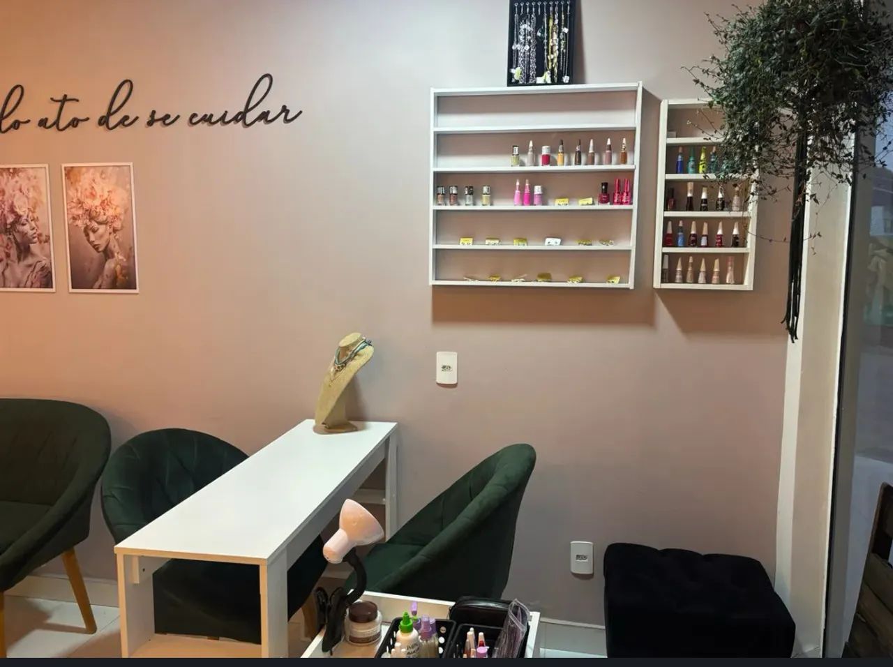 Oportunidade!  Alugo salão completo! Pronto para trabalhar!  - Foto 4