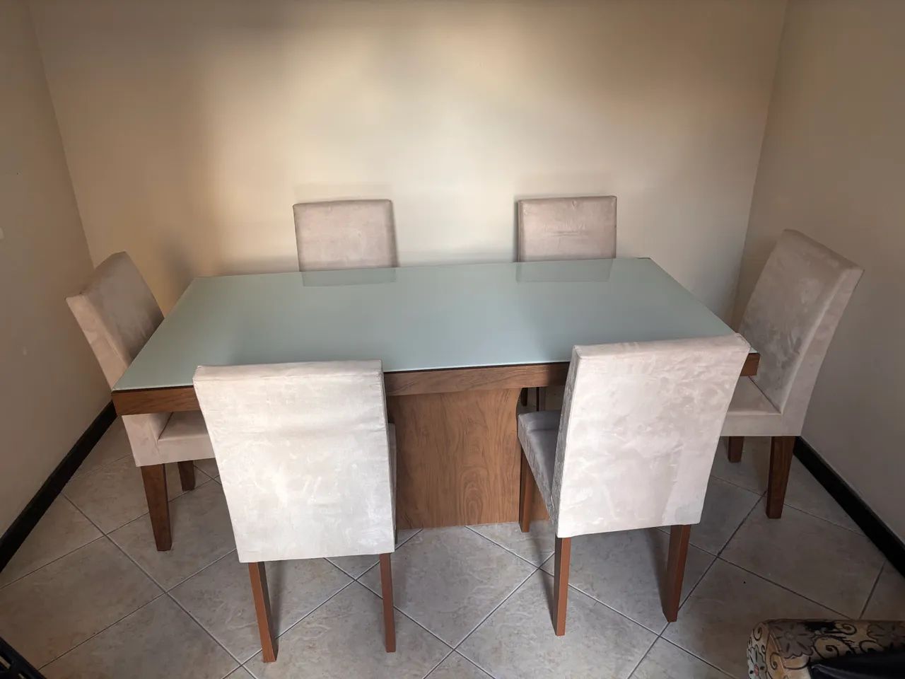 Mesa de jantar com 6 cadeiras 