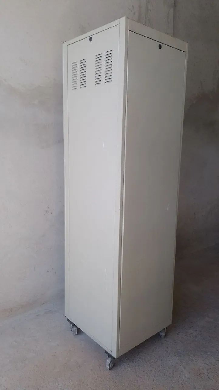 Rack servidor com bandejas e chave  - Foto 4