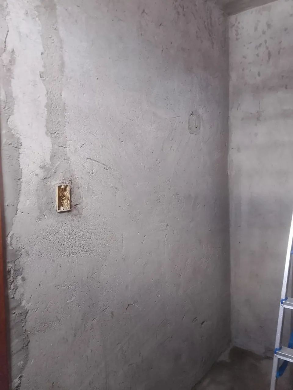 Pedreiro disponível 