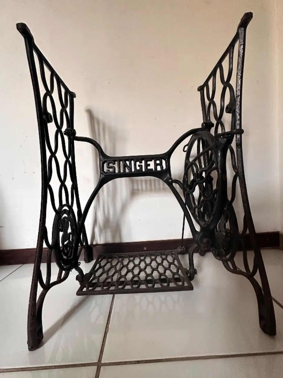 Pé de Máquina de Costura Antiga - Foto 2