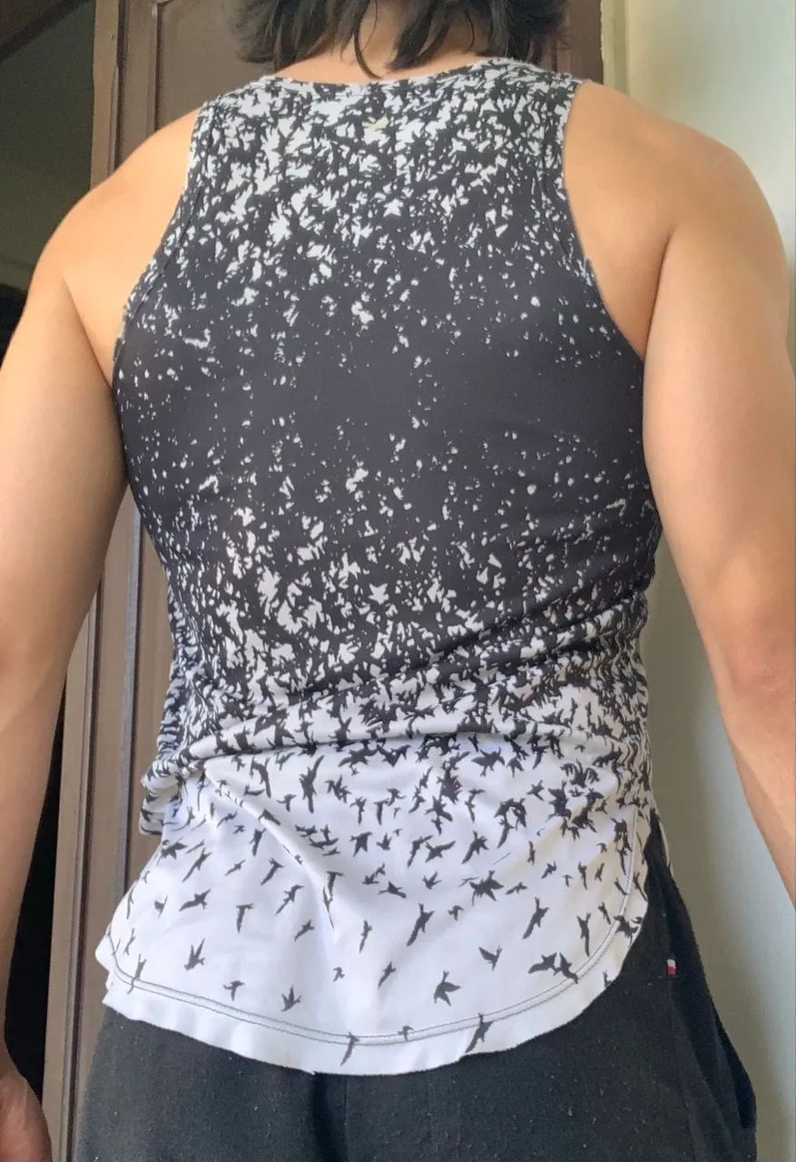 Regata Simples em Preto e Branco  - Foto 5