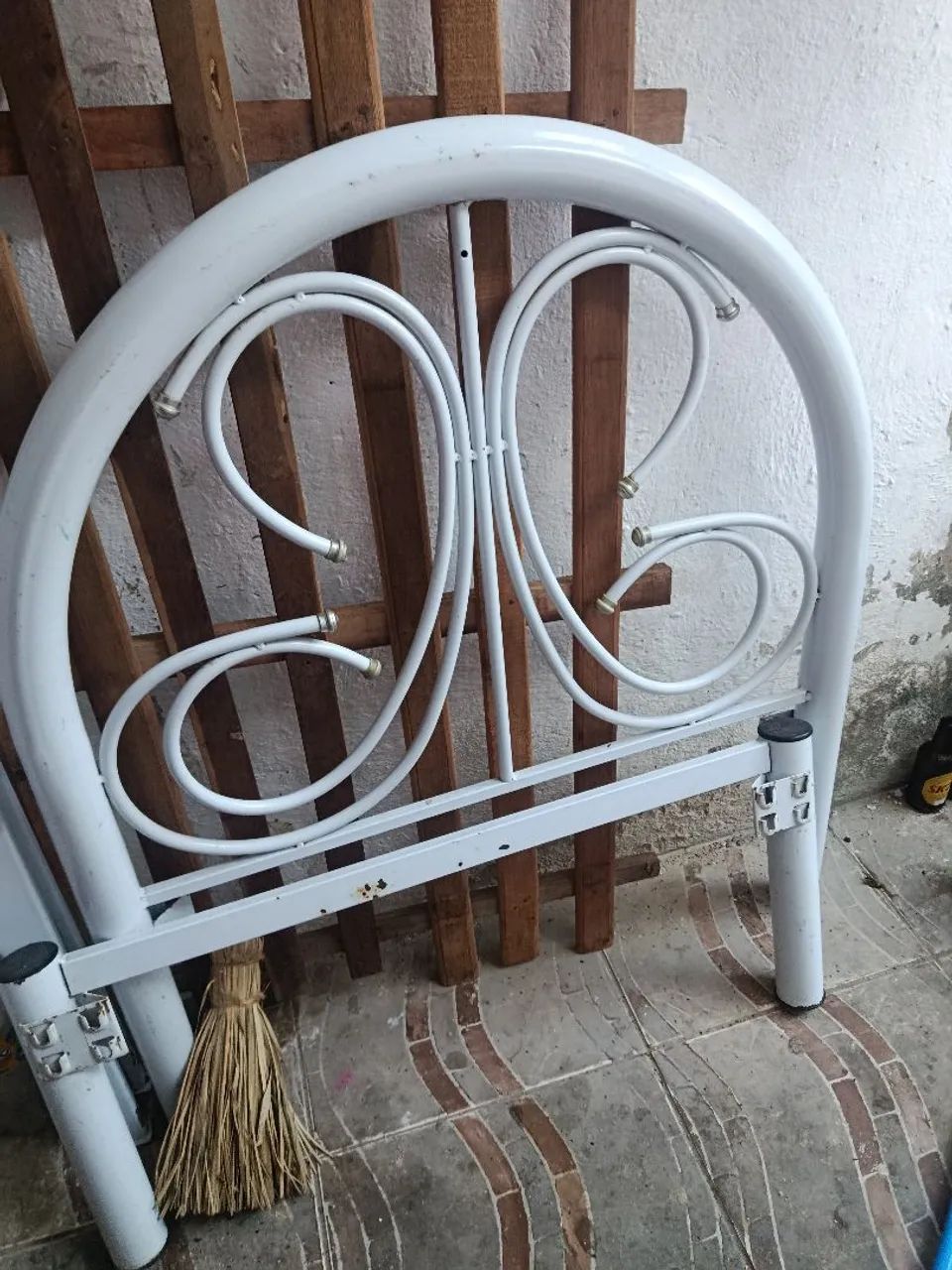 Vendo grade de cama solteiro em perfeito estado  - Foto 3
