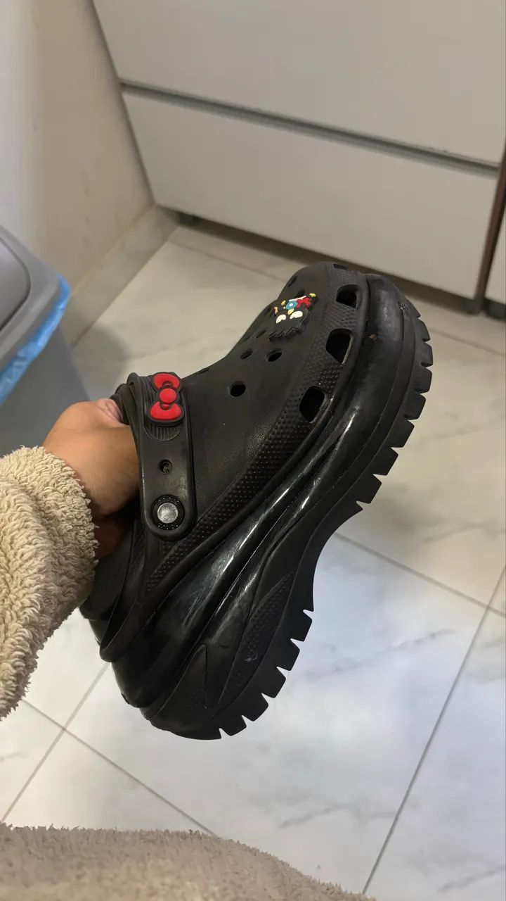 Crocs mega crush preta 36  - Foto 2