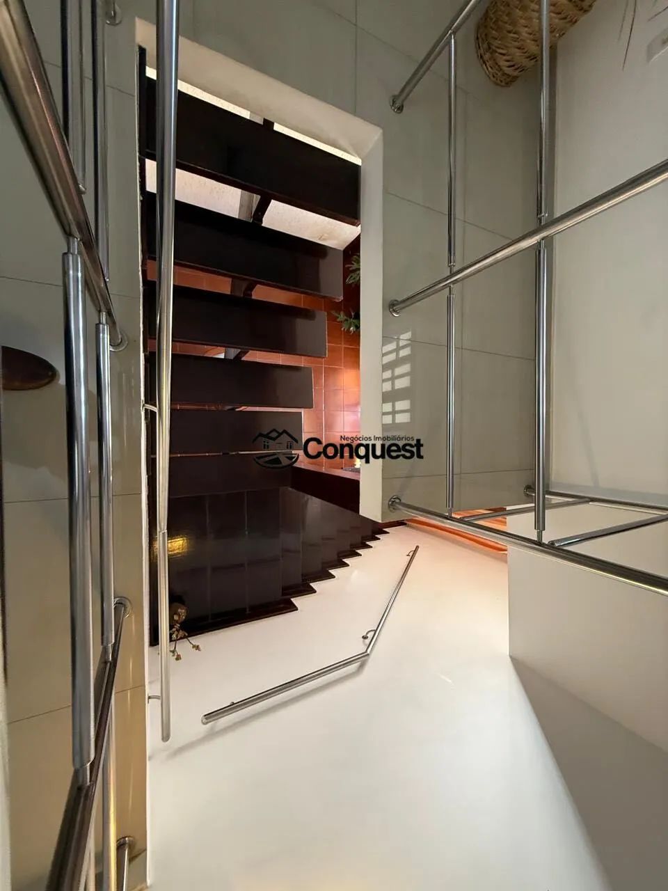 CASA IMPONENTE À VENDA | 4 QUARTOS | 2 SUÍTES | 8 VAGAS | VILA UNIVERSAL  BETIM !! - Foto 5